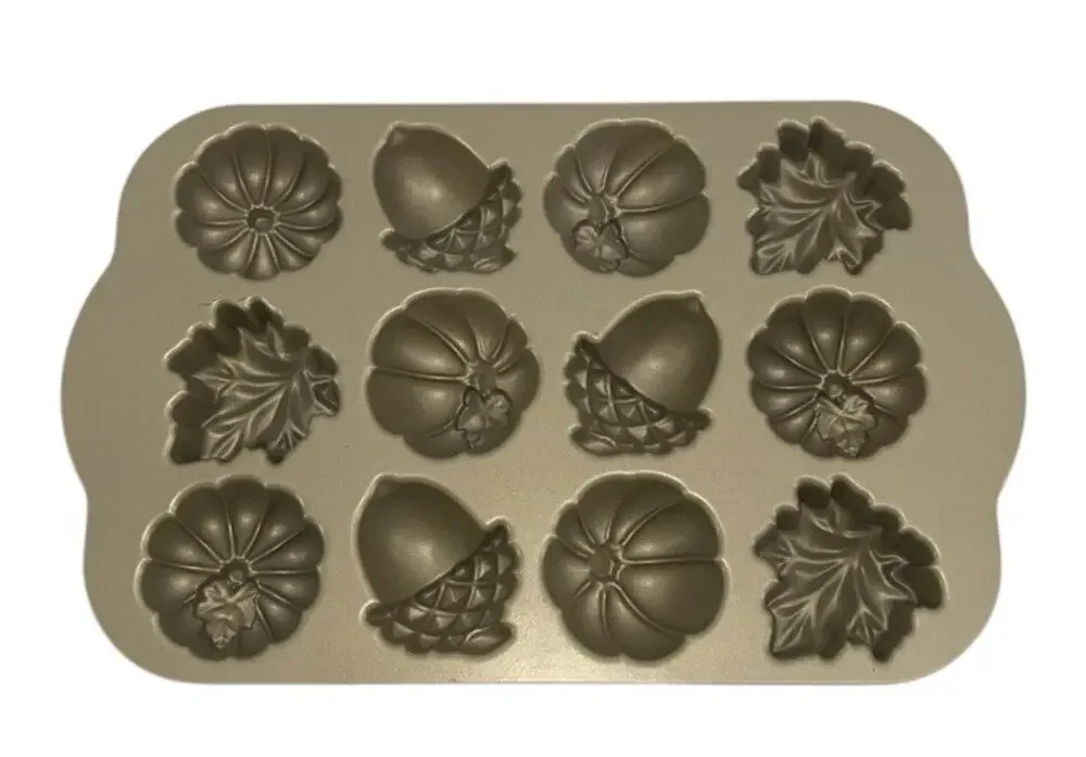 Williams Sonoma Gold Mini Cake Pan Acorn Leaf Fall Bakeware Nonstick Mold